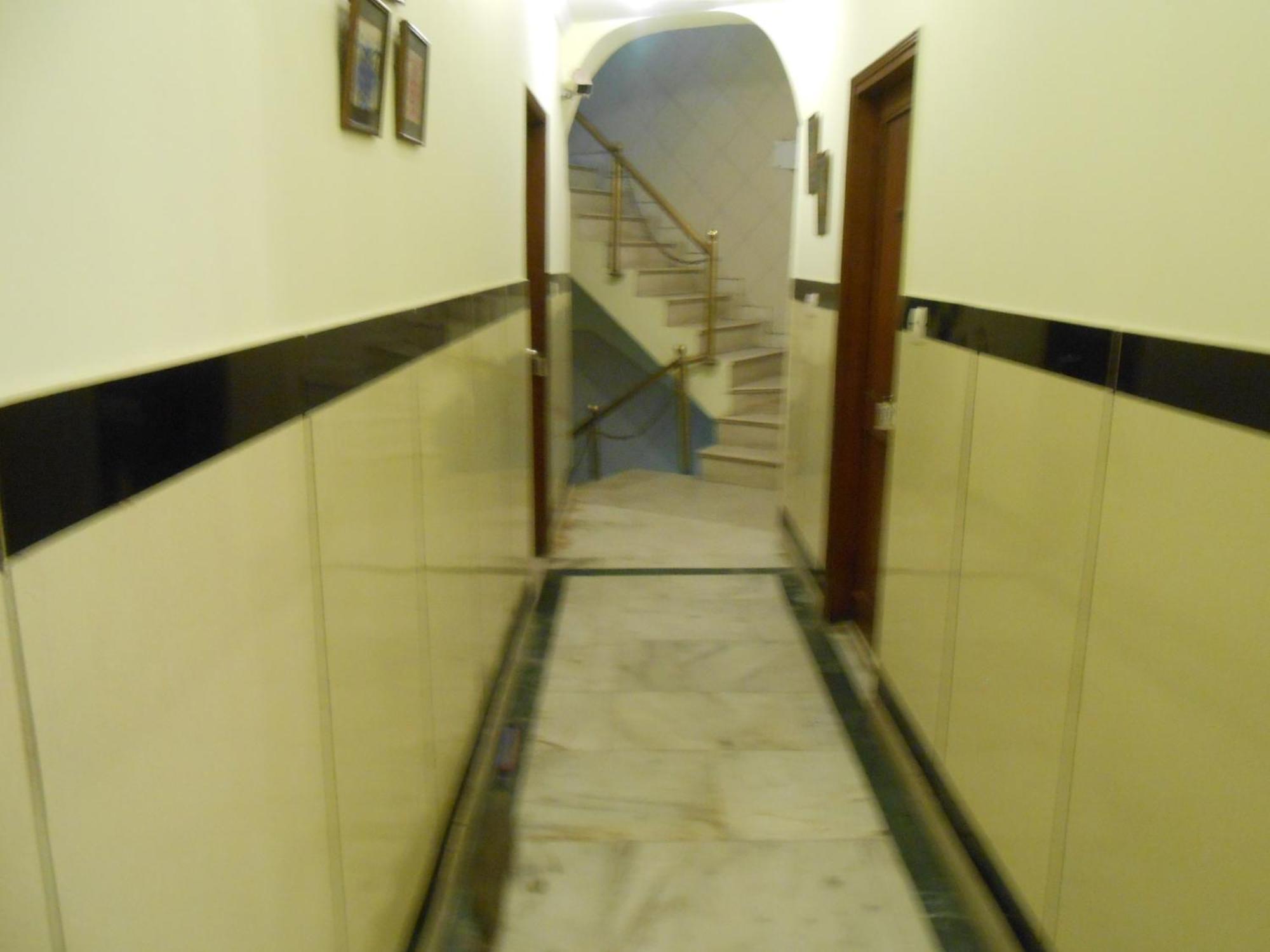 Hotel Fabexpress Lloyd House Nuova Delhi Esterno foto