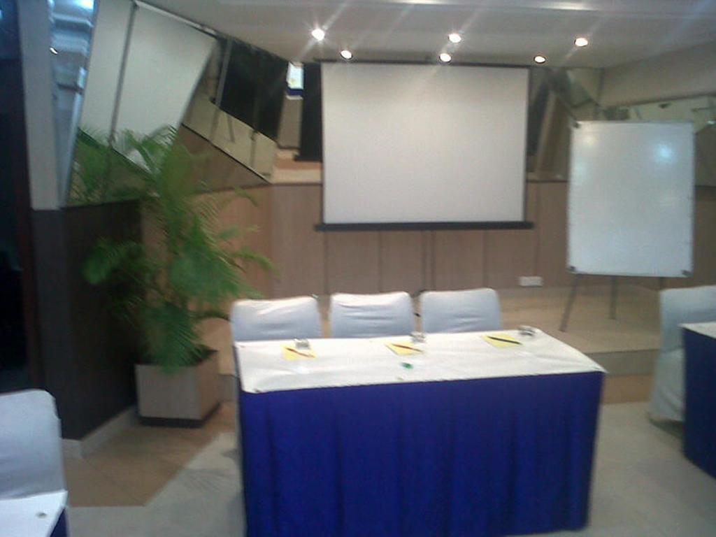 Hotel Fabexpress Lloyd House Nuova Delhi Esterno foto