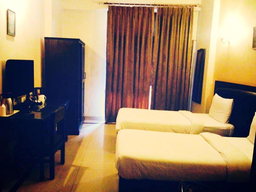 Hotel Fabexpress Lloyd House Nuova Delhi Esterno foto